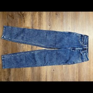 00 Hollister ultra high rise mom jeans